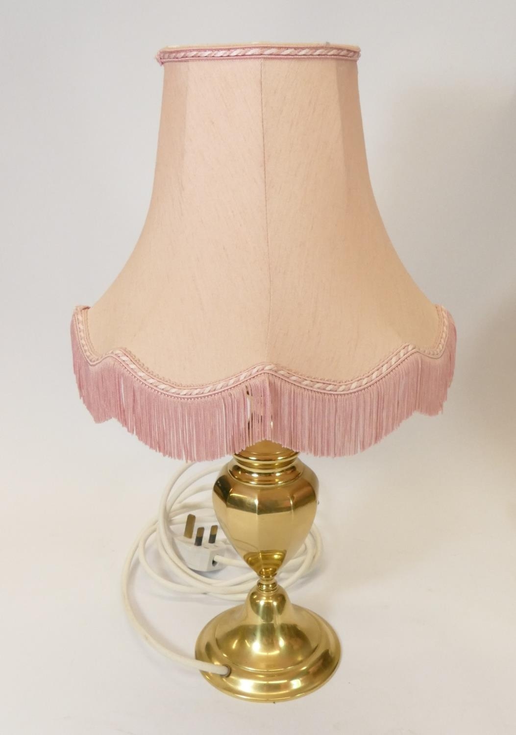 A pair of brass table lamps together with two others. (4) - Image 4 of 4