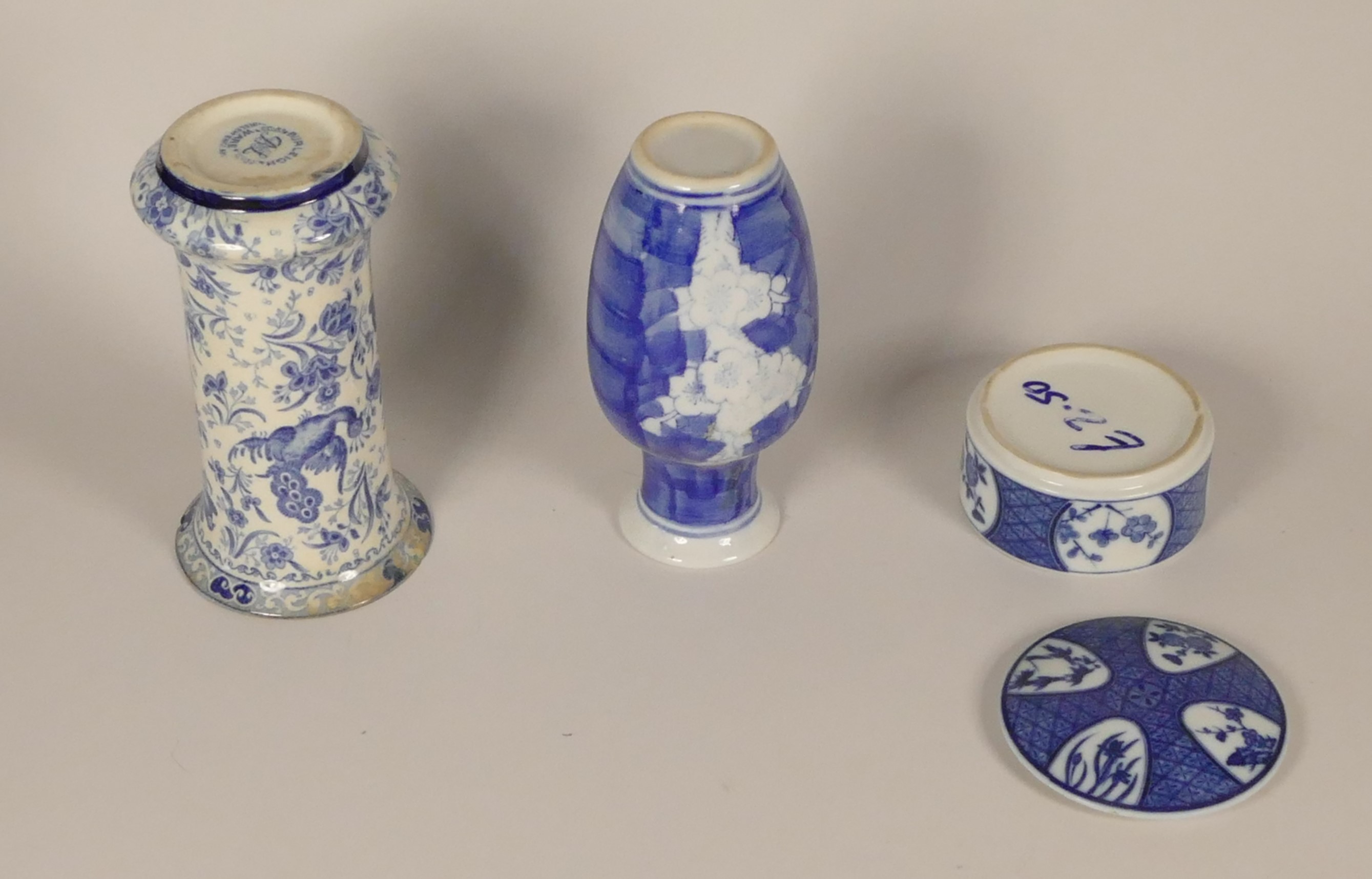 A collection of Chinese blue & white lidded vases and ginger jars to include, an early flower vase - Image 5 of 7