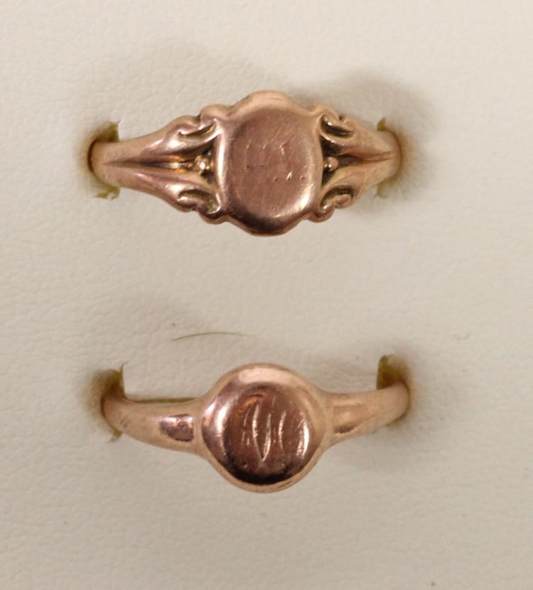 A 9ct rose gold signet ring, London 1919, M and another similar, Birmingham 1918, P, 6gm