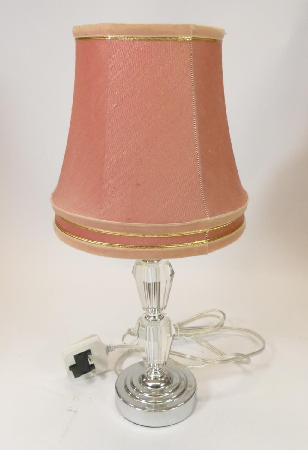 A pair of brass table lamps together with two others. (4) - Image 2 of 4