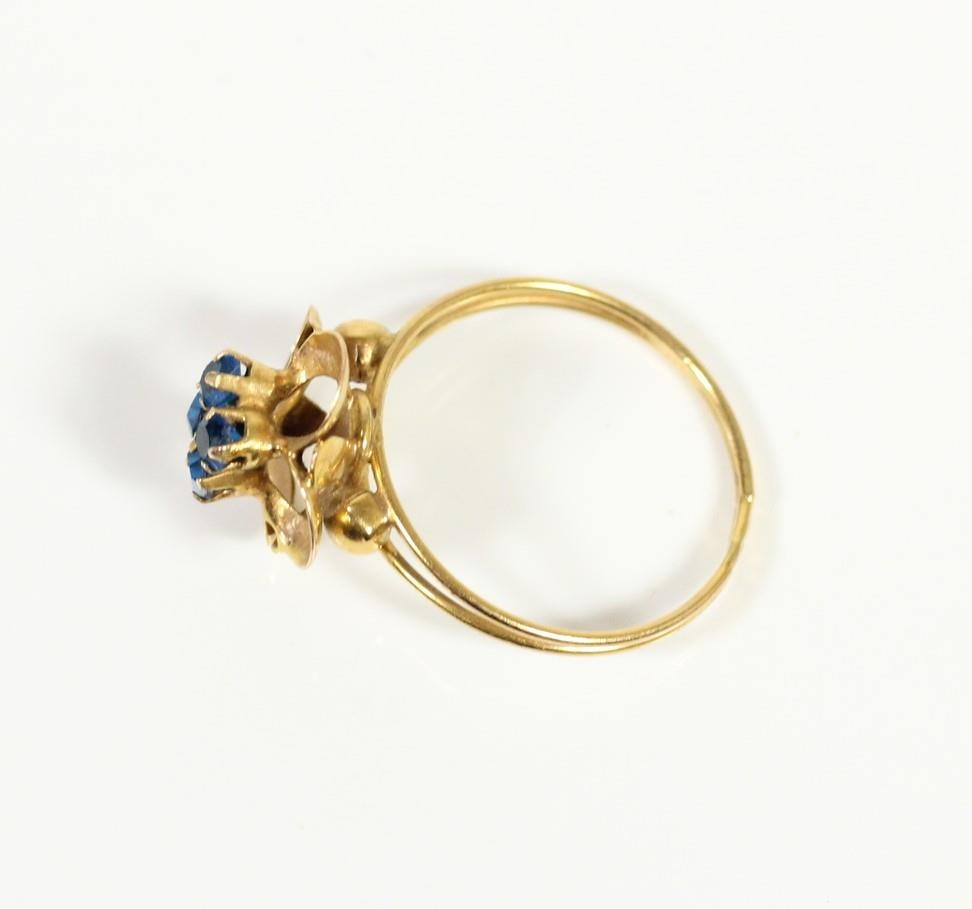 A pair of Egyptian gold floral cluster rings, L and N, 3.8gm - Image 3 of 3