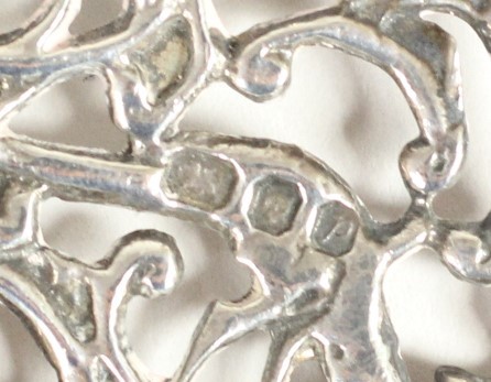 A cast silver nurses buckle, London 1989, with bird and floral decoration, 13.5 x 6.5cm, 2oz. - Image 4 of 4