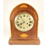 An Edwardian mahogany mantle clock, with boxwood inlaid decoration, pendulum, 39 x 30 x 16 cm