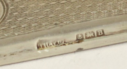 A silver manicure set, Birmingham 1925/6, with engine turned decoration, lacking scissors and two - Image 10 of 10