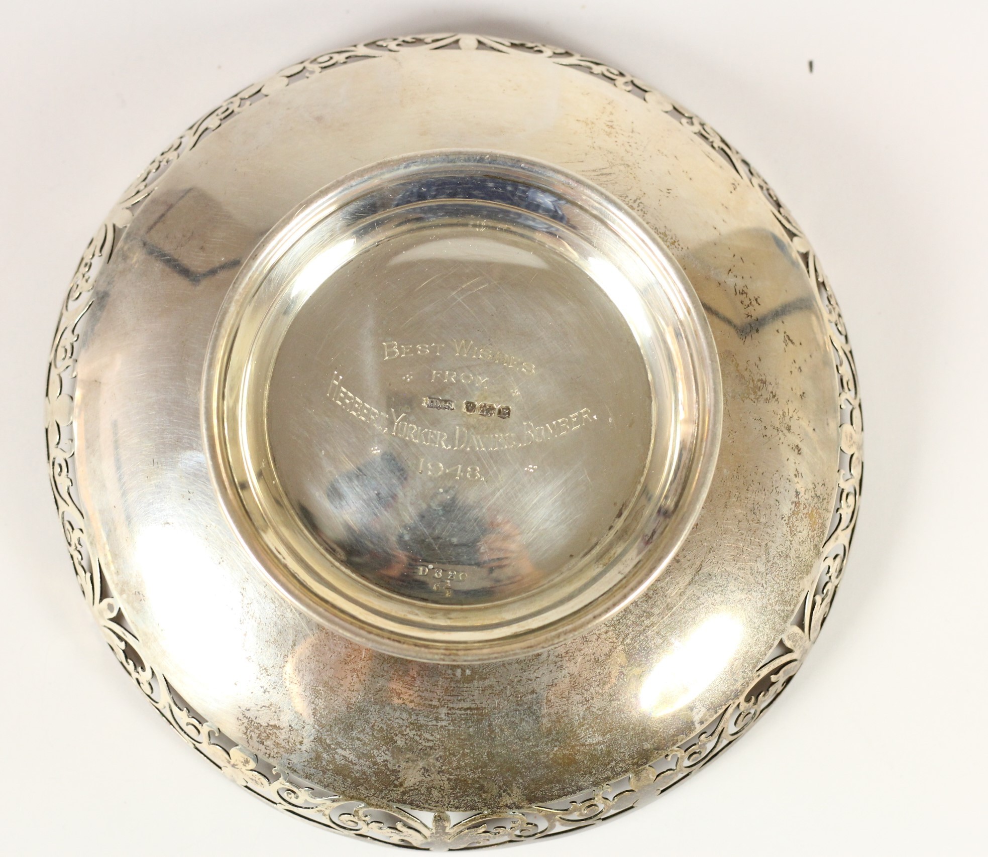 A silver pierced bowl, Sheffield 1944, raised on a pedestal foot, 16.5cm, 7.5oz. Presentation - Image 3 of 4