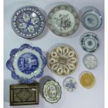 A Spode blue & white fruit bowl, together with 'Indian Tree' Coalport dishes, an early 20th