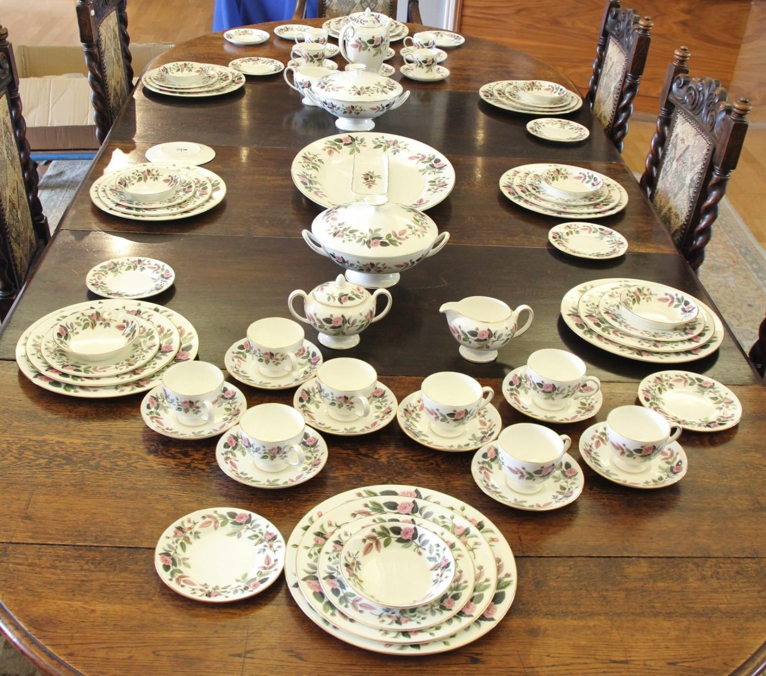 A Wedgwood Hathaway Rose dinner and tea service for eight place settings, comprising dinner plates - Image 3 of 5