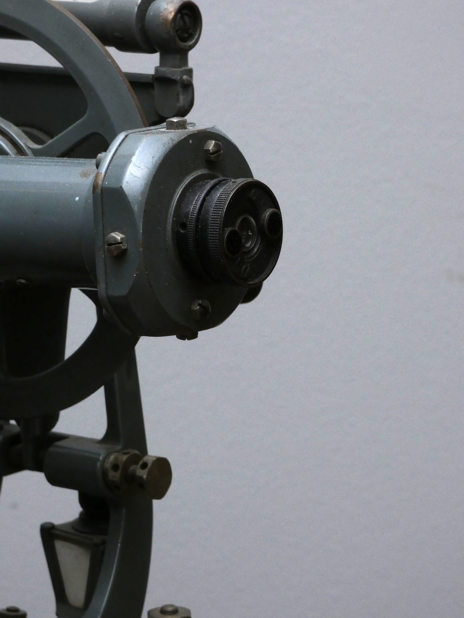 An engineers/surveyors transit theodolite, painted grey, 30 x 20cm. - Image 6 of 7