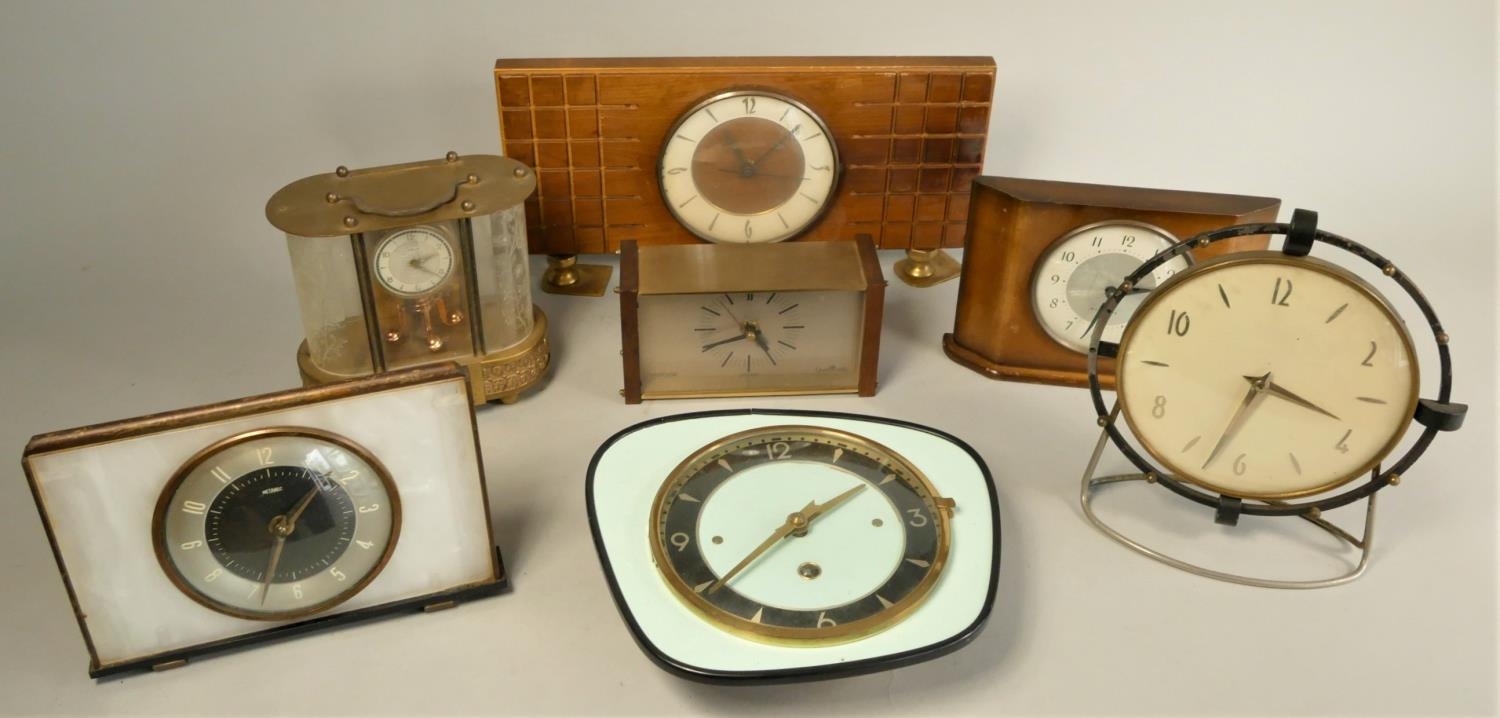 A collection of travel alarm clocks together with a selection of mid Century mantle clocks & - Image 4 of 8
