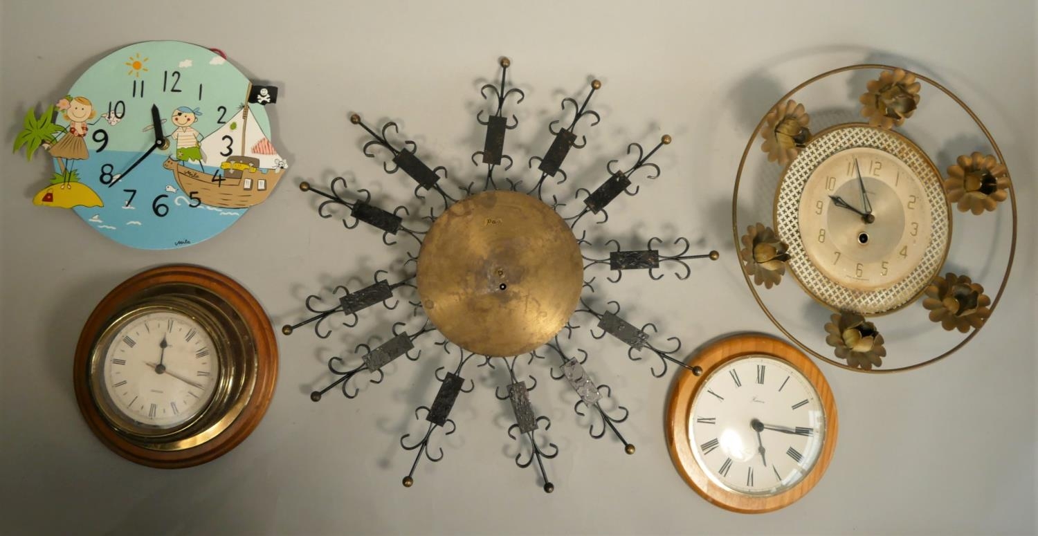 A collection of miniature novelty clocks including Waterford crystal, together with carriage, wall - Image 5 of 10