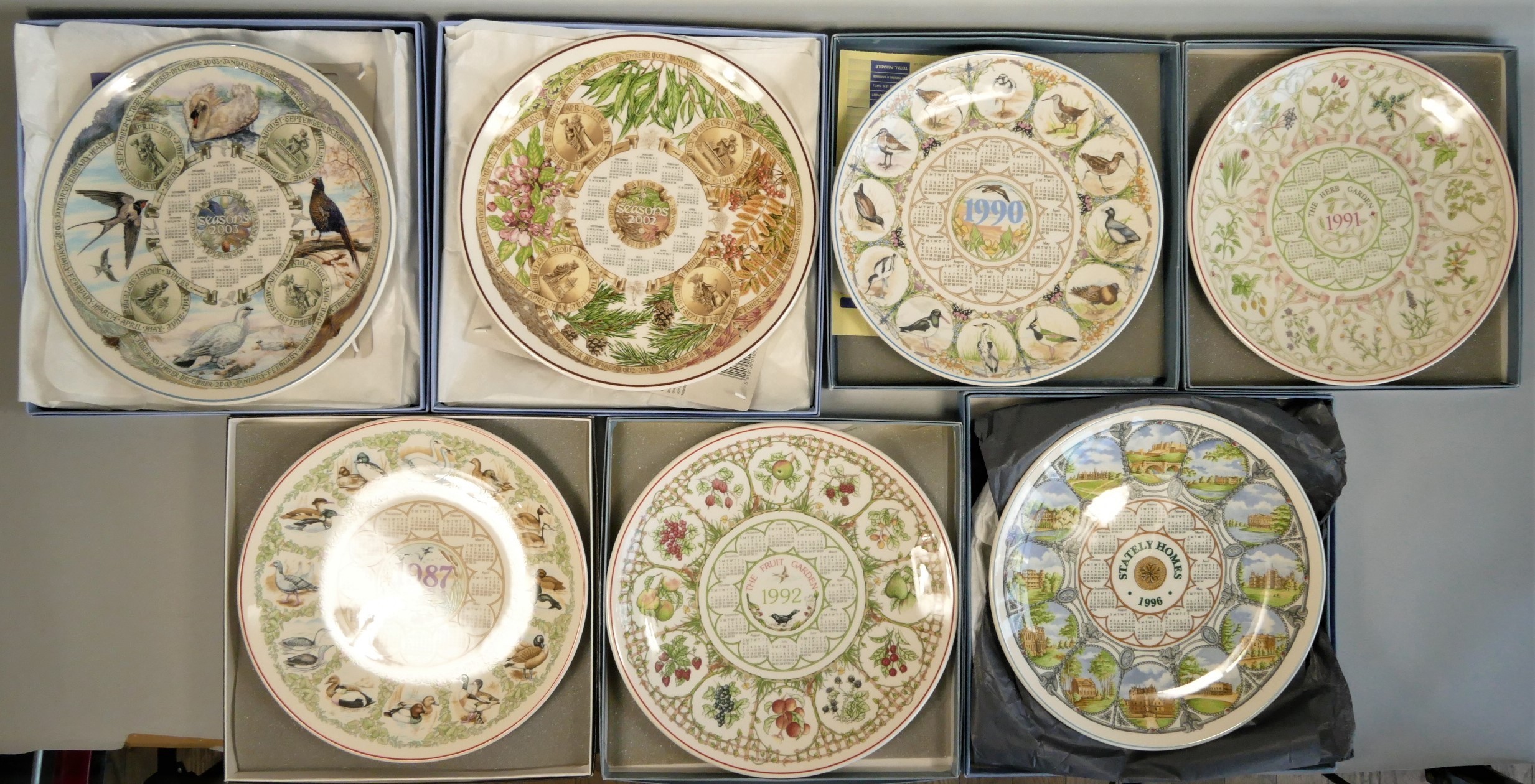 A collection of ceramics to include - Wedgewood collector plates (boxed) Franklin Mint collector - Image 6 of 8