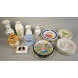 A collection of ceramics to include - Wedgewood collector plates (boxed) Franklin Mint collector
