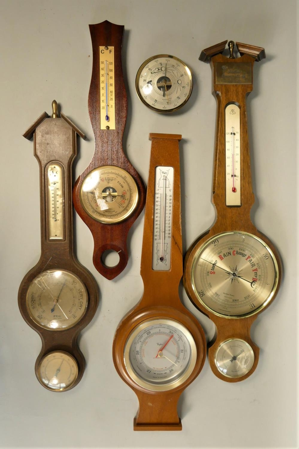 A collection of travel alarm clocks together with a selection of mid Century mantle clocks & - Image 6 of 8
