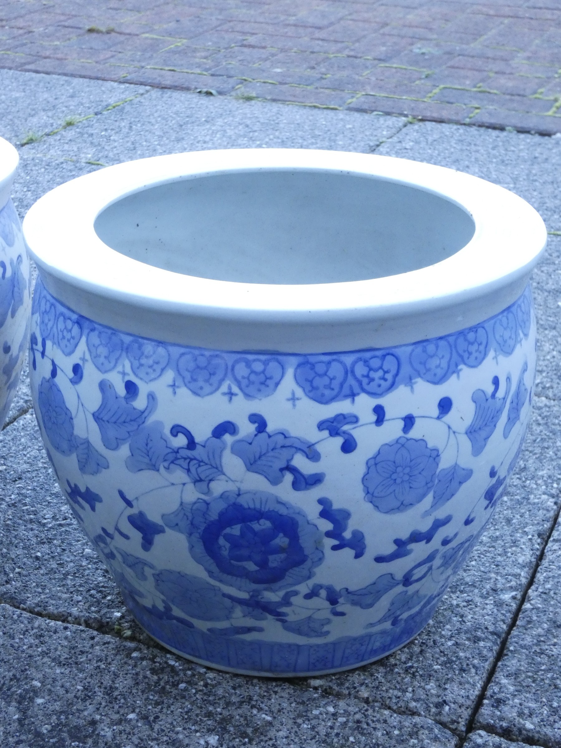 A Chinese pair of blue and white glazed jardinière pots, height 26cm, diameter 30cm. - Image 2 of 3