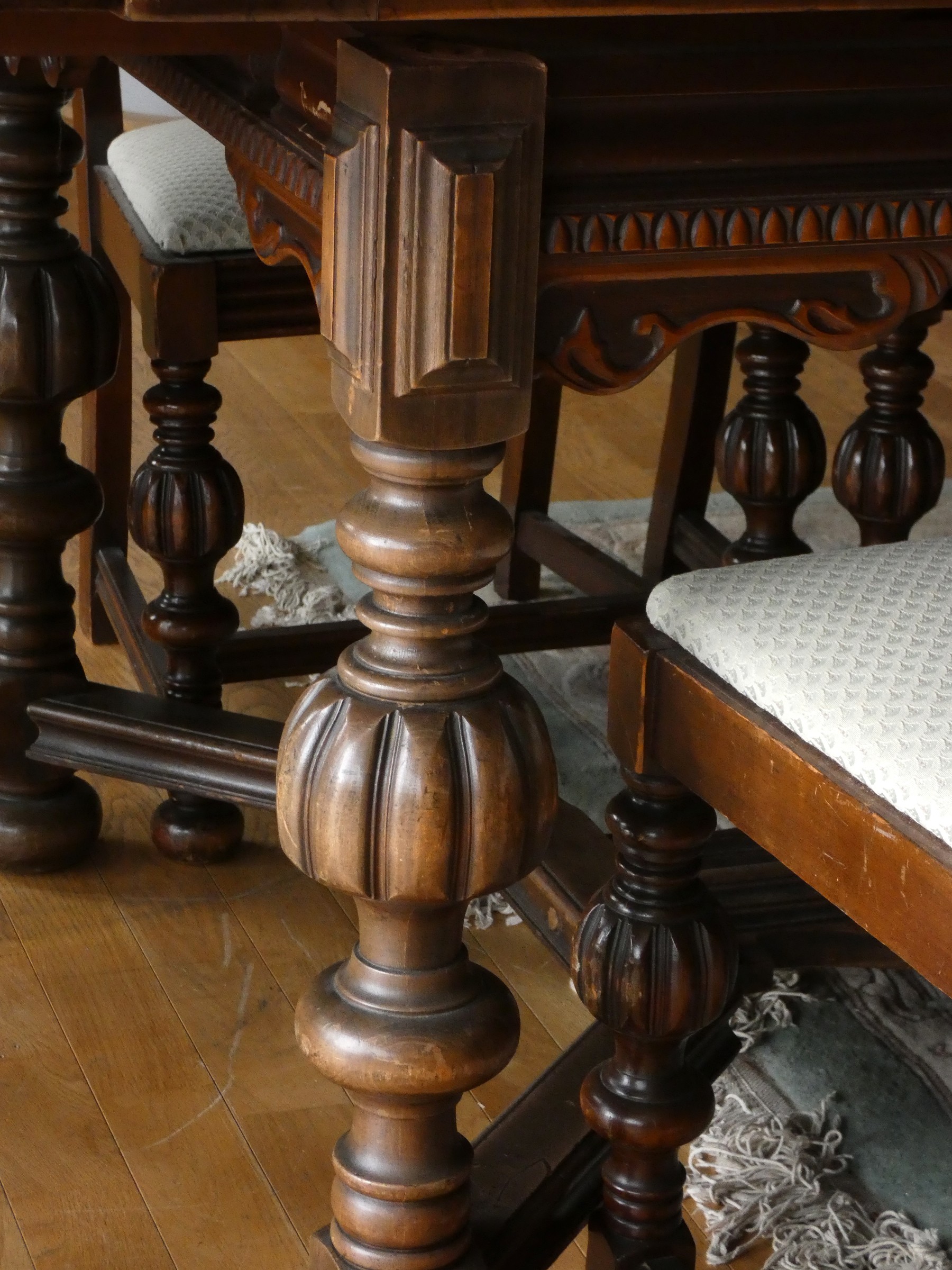 A Jacobean style oak draw leaf dining table raised on turned uprights supported by carved - Image 2 of 10