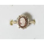 A 9ct gold shell cameo mounted ring, Q 1/2, 1.8gm