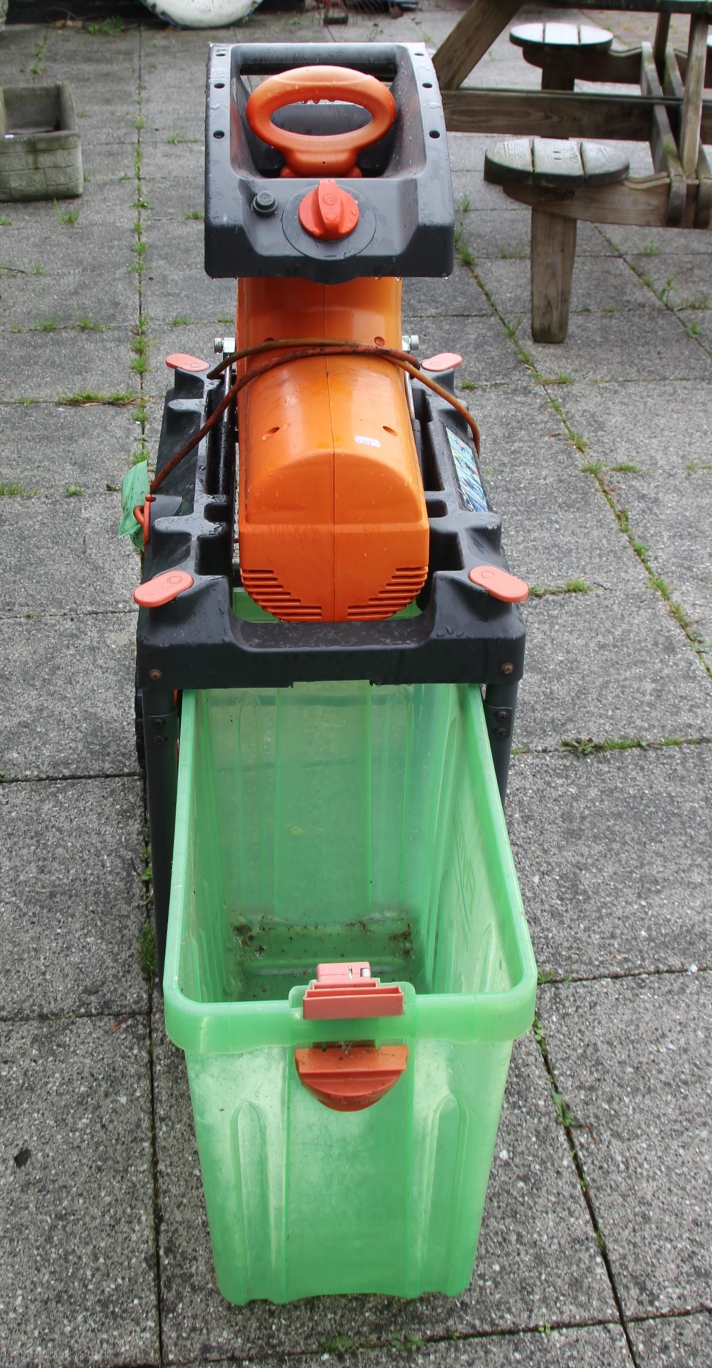 A Flymo Pac a Shredder (PAS2500) garden shredder, untested sold as seen - Image 2 of 4