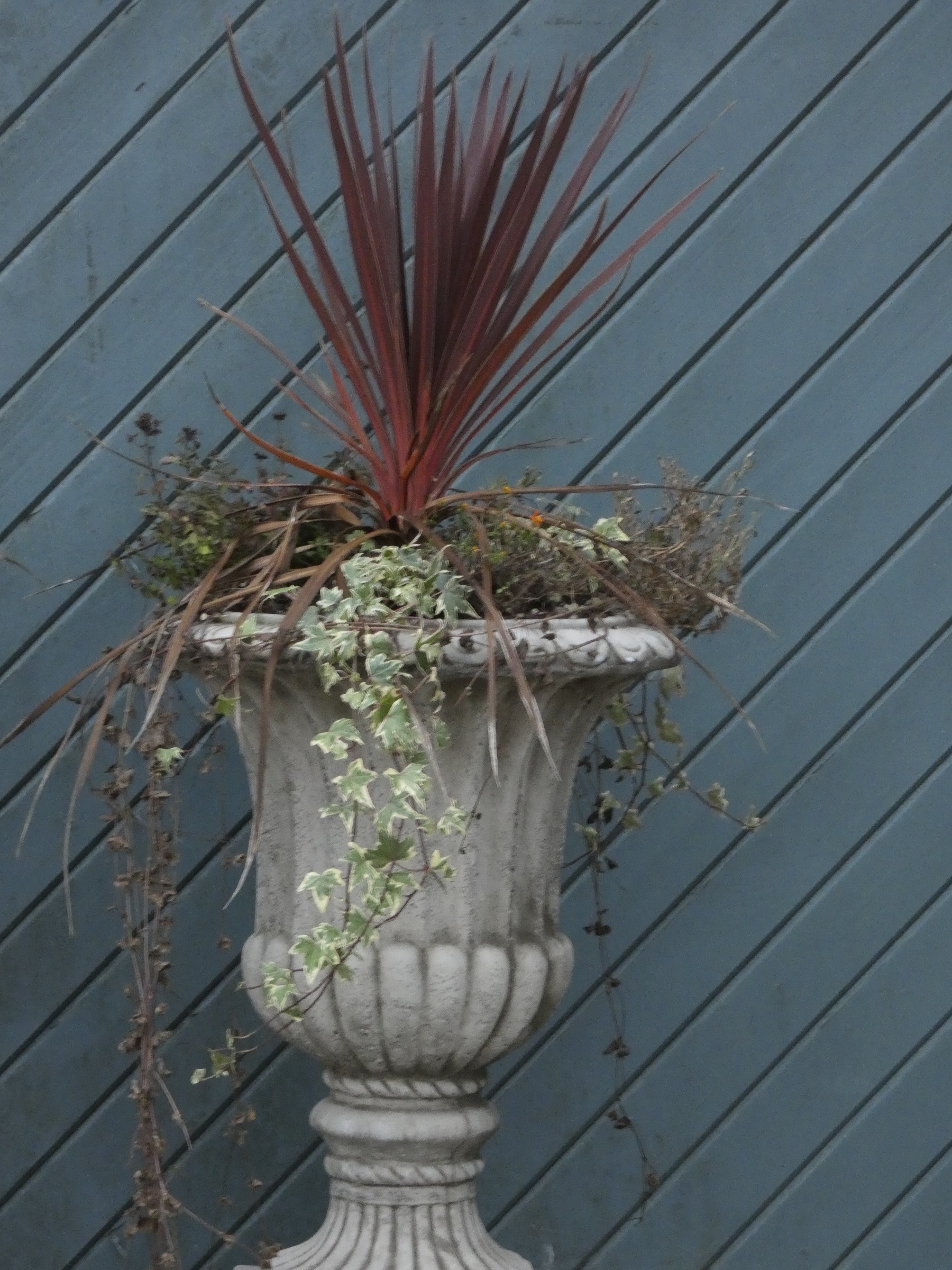 A pair of garden urns on column bases, cast in limestone, height, 115cm (2) These are very heavy - Image 2 of 3