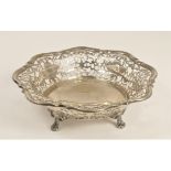 A silver dish, Sheffield 1928, with pierced decoration, diameter 15cm, 149gm