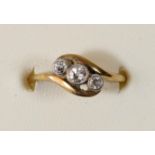 An 18ct gold three stone diamond ring, centre stone chipped, O, 2.7gm