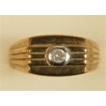A 9ct gold and single brilliant cut diamond ring, T, 3.9gm