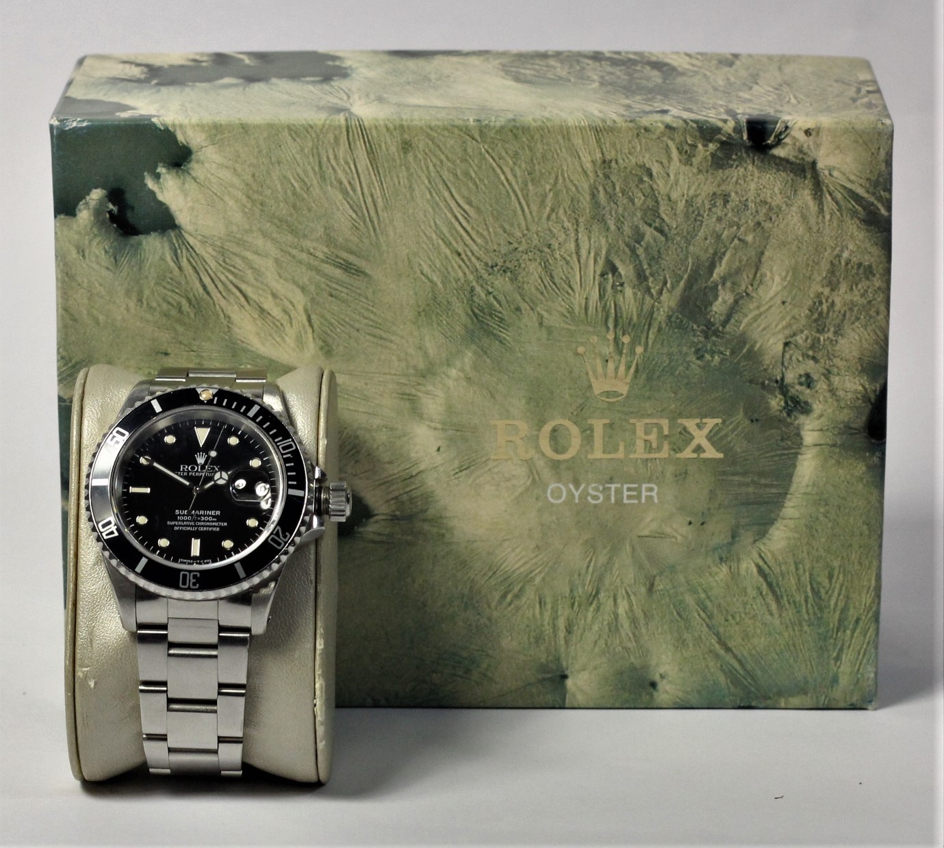 Rolex, Submariner, a stainless steel automatic with date wristwatch, Ref. 16610, circa 1992, - Image 4 of 12
