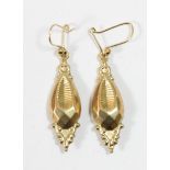 A pair of 9ct gold Victorian style ear pendants, 1,7gm