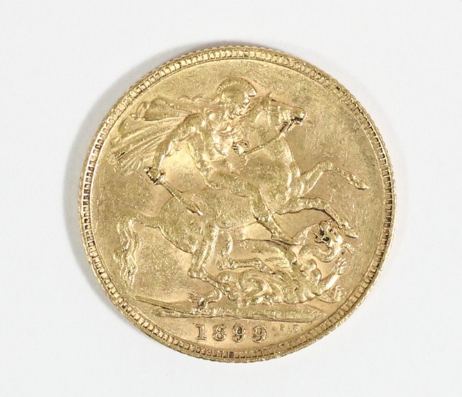 An Old Head Victorian Sovereign, 1899 - Image 2 of 2