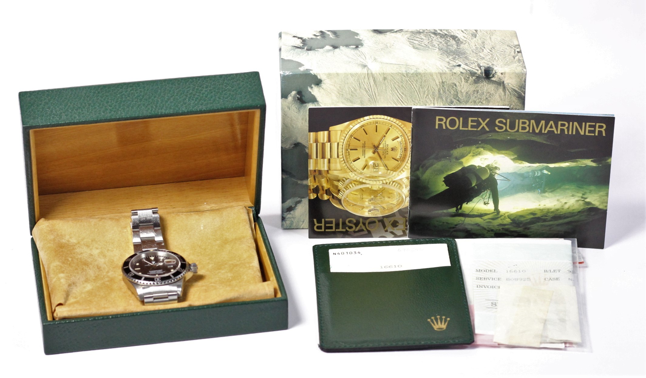 Rolex, Submariner, a stainless steel automatic with date wristwatch, Ref. 16610, circa 1992, - Image 11 of 12