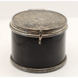 An Edwardian silver and tortoiseshell trinket box, Birmingham 1906, with hinged cover, diameter 6cm
