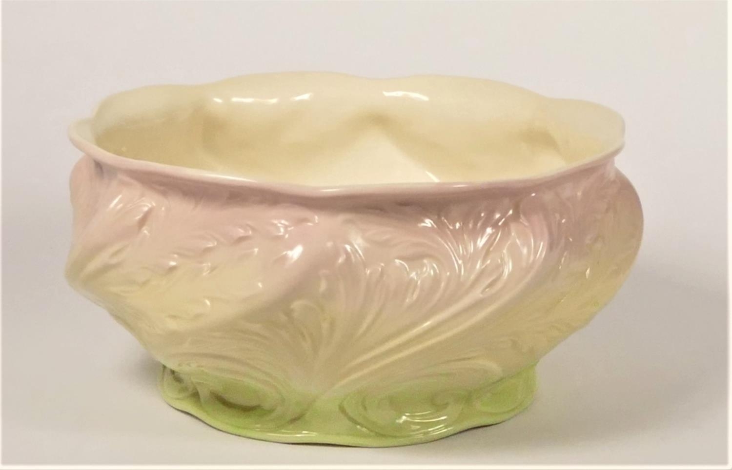 A Royal Worcester acanthus leaf bowl, pattern G 912, diameter 22cm