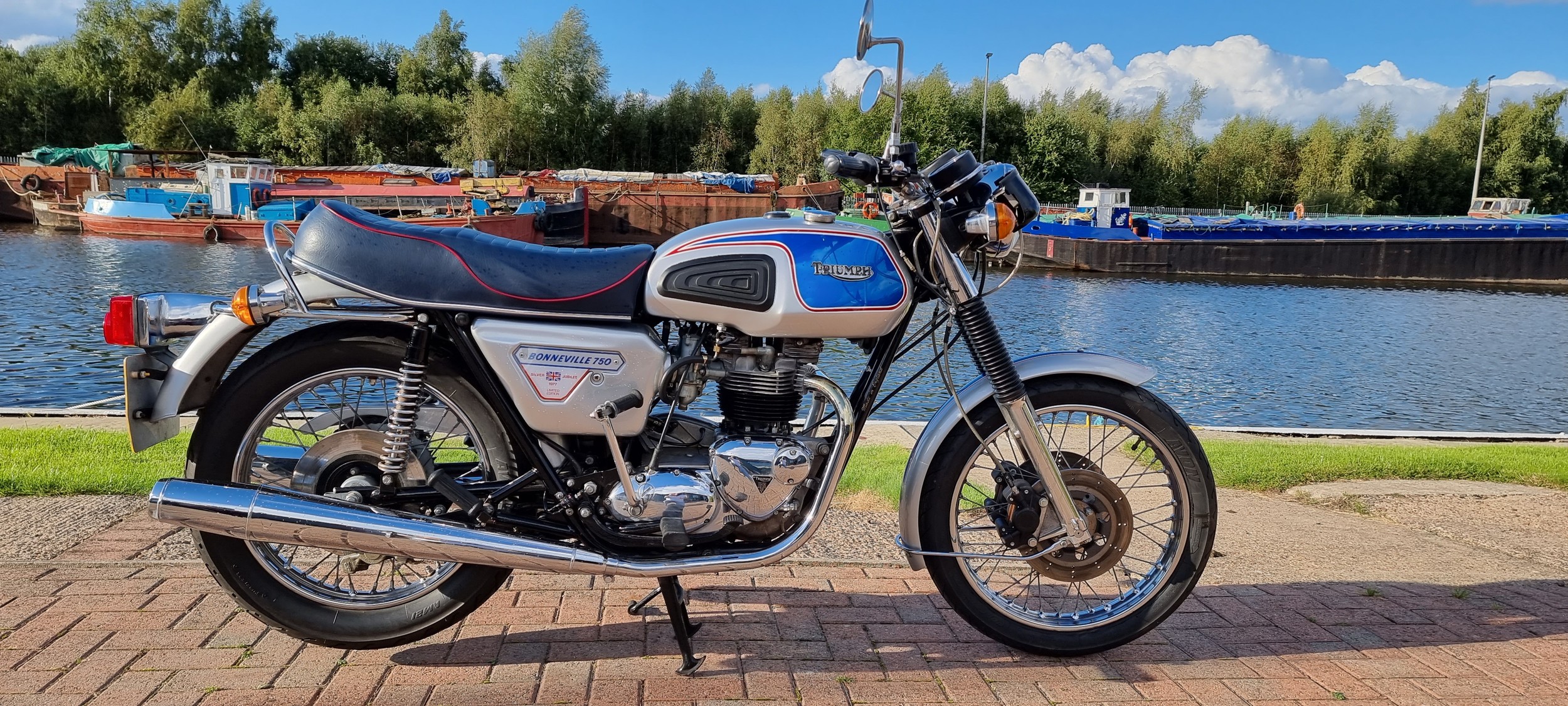 1977 Triumph Bonneville T140 Silver Jubilee, 744cc. Registration number VNV 594S. Frame number JP