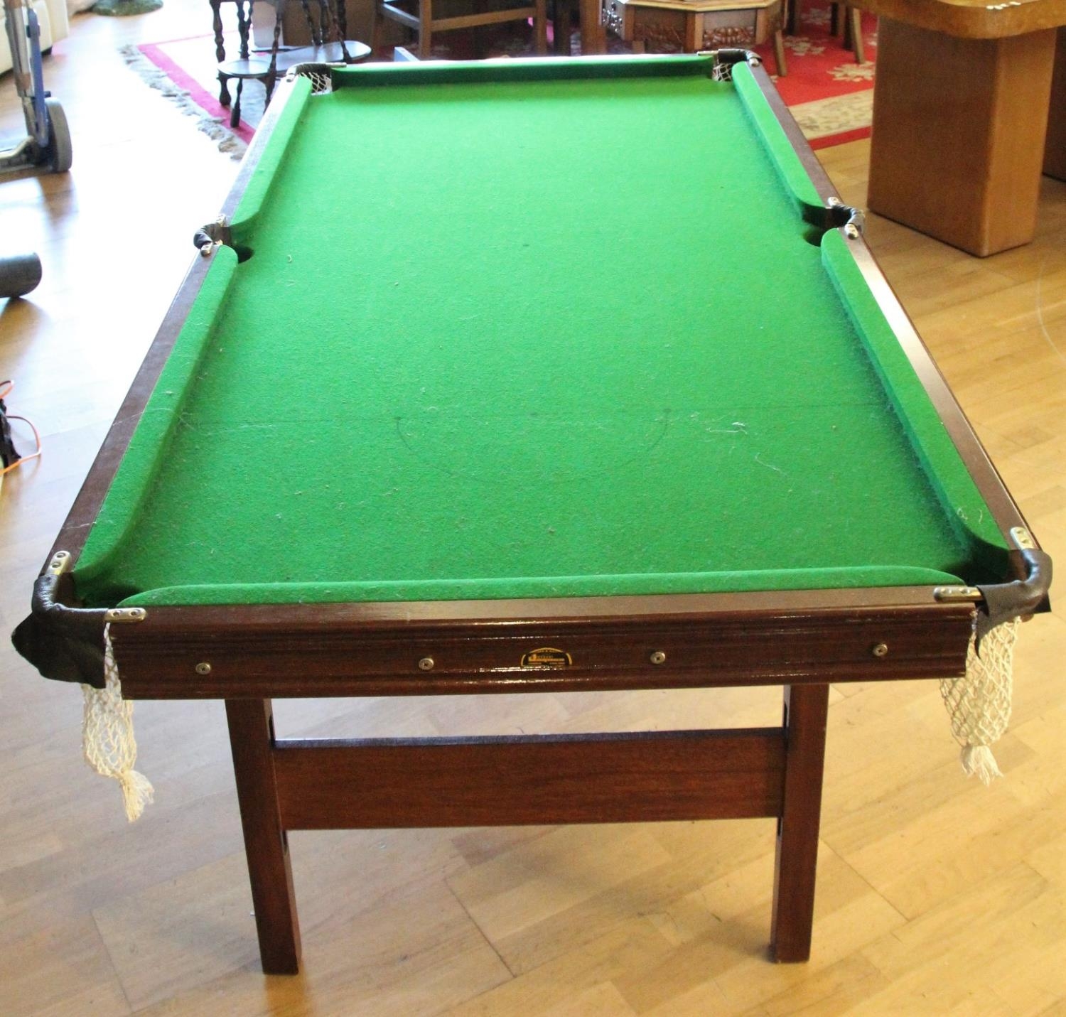 A Jacques Snooker table 81 x 185 x 95 cm together with two sets of snooker balls, 3 cues, and a - Image 3 of 6