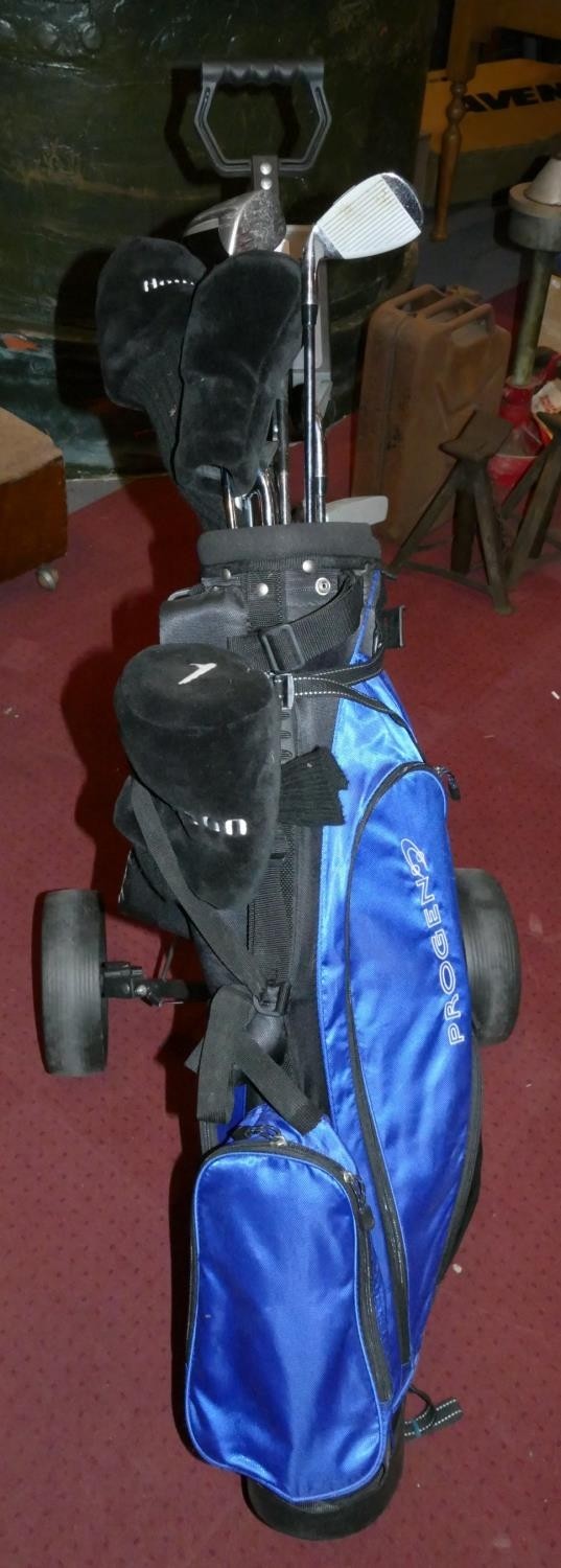 A selection of golf clubs/irons, makers to include Wilson, Gallery and Donnay, compete with golf bag - Image 4 of 4