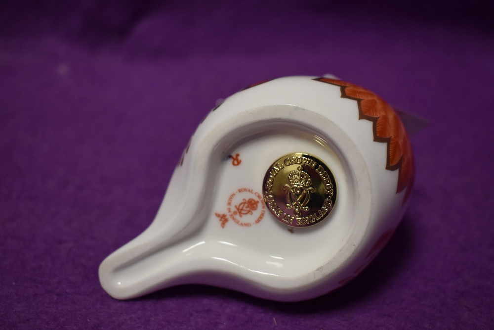 A Royal Crown Derby paperweight Robin with gold stopper - Image 2 of 2