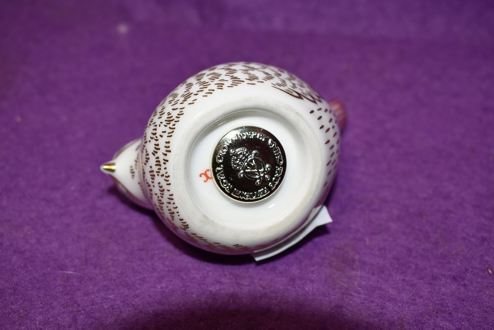 A Royal Crown Derby paperweight Goldcrest with gold stopper - Image 2 of 2