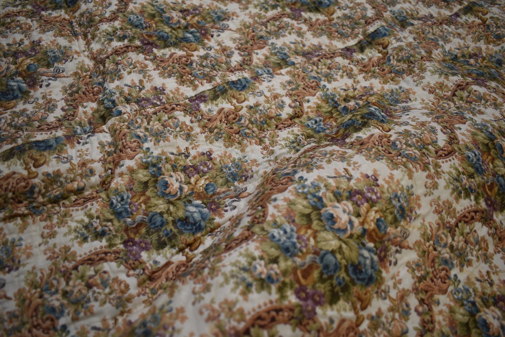 A vintage bed throw, floral to one side and pink and wool woven fabric to reverse. - Image 2 of 3