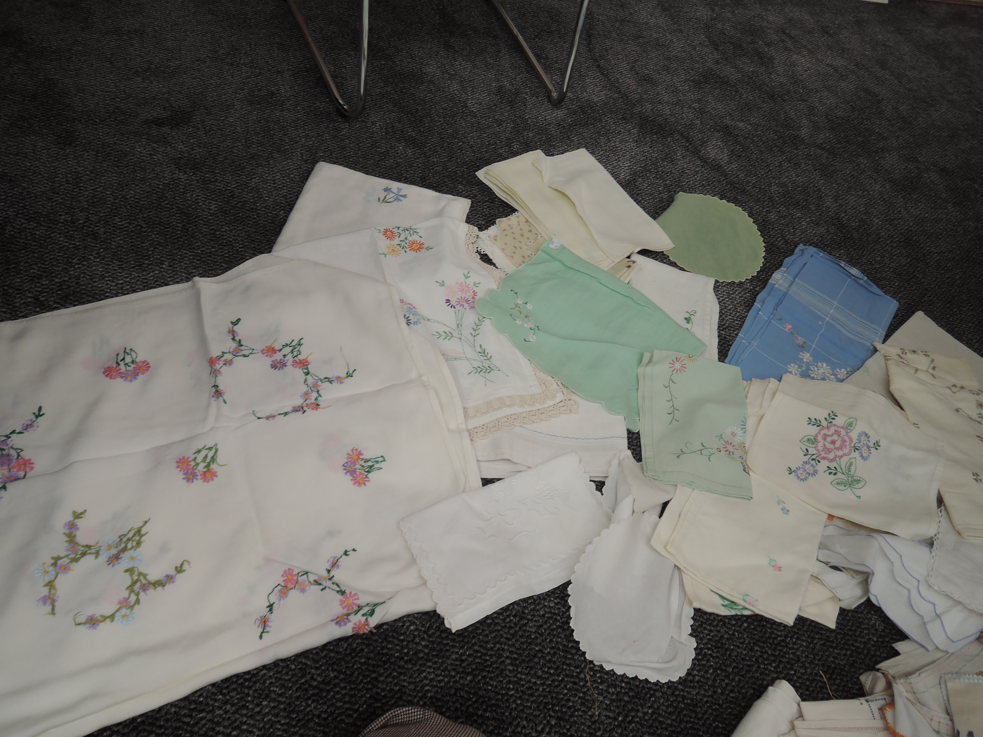 A varied lot of table linen, a lot of items having bright embroidery. - Image 4 of 6