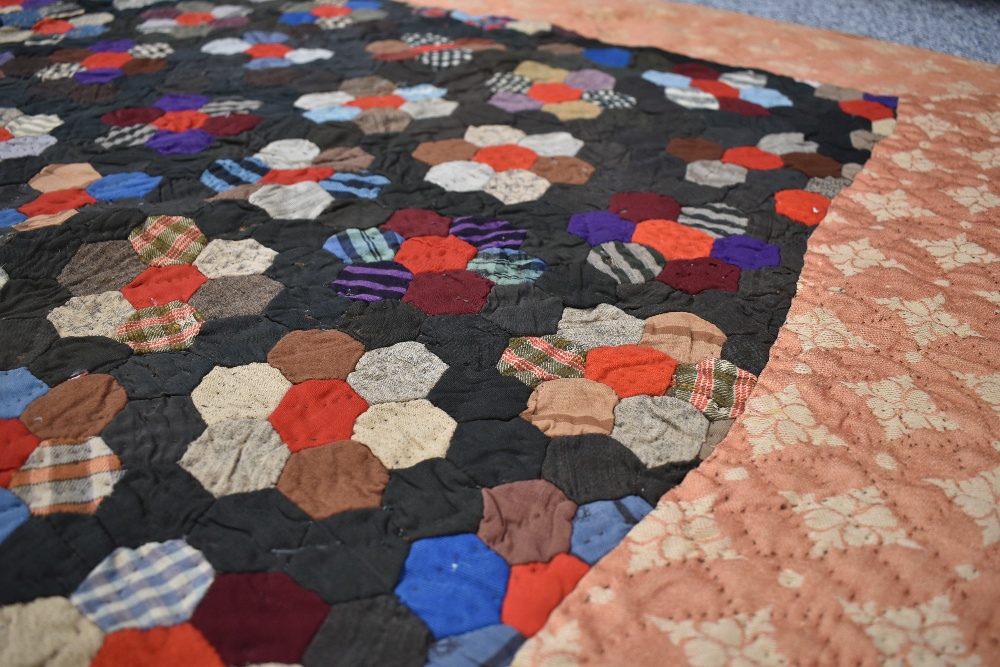 A stunning Victorian patchwork quilt having hexagons to centre surrounded by a border. beautifully - Image 5 of 5