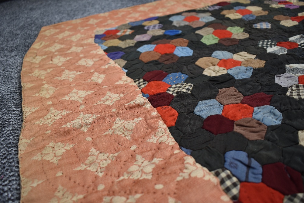 A stunning Victorian patchwork quilt having hexagons to centre surrounded by a border. beautifully - Image 3 of 5