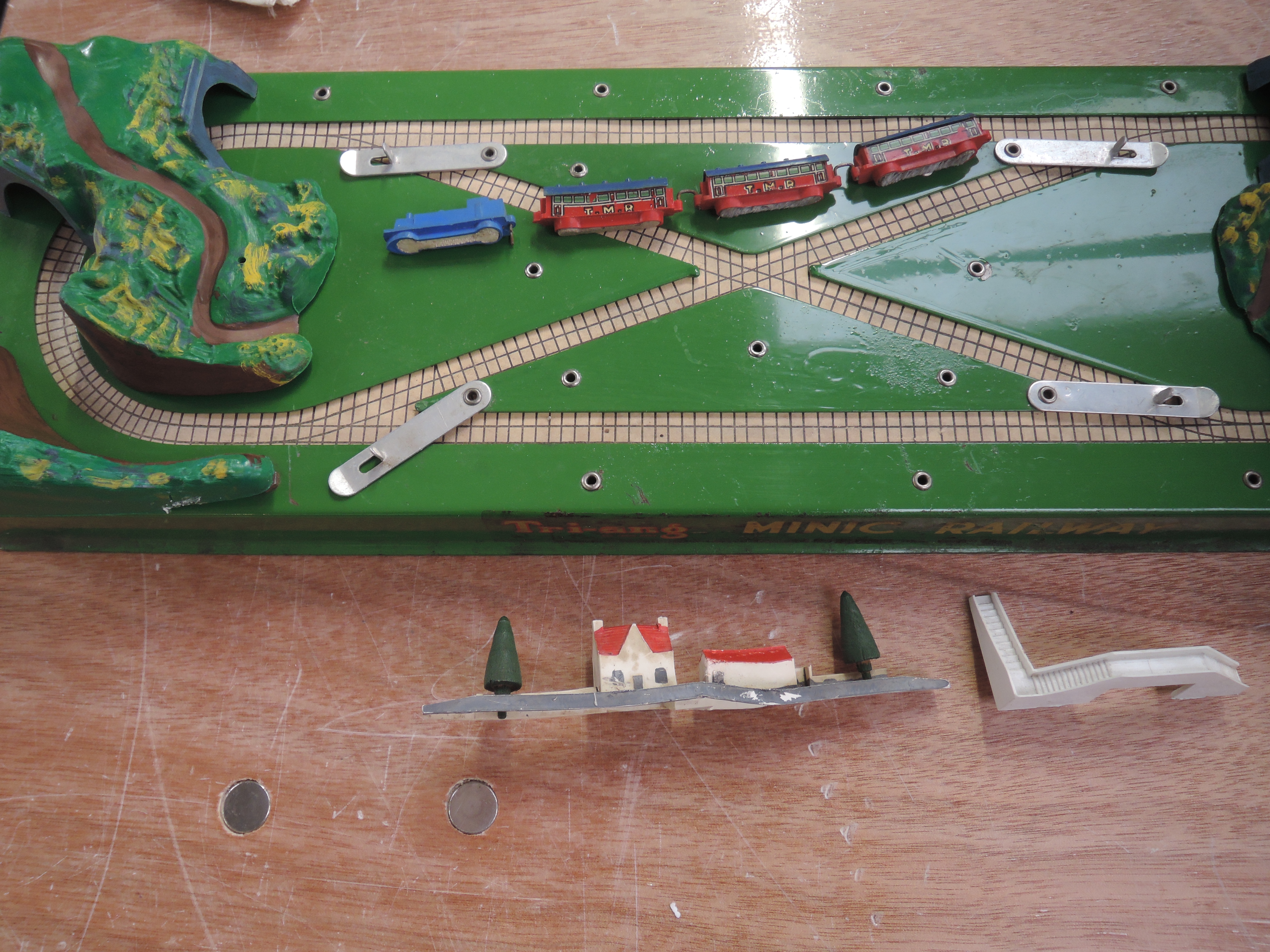 A Triang Minic electric & tinplate The Smallest Electric Toy Railway In The World boxed part set - Image 2 of 6