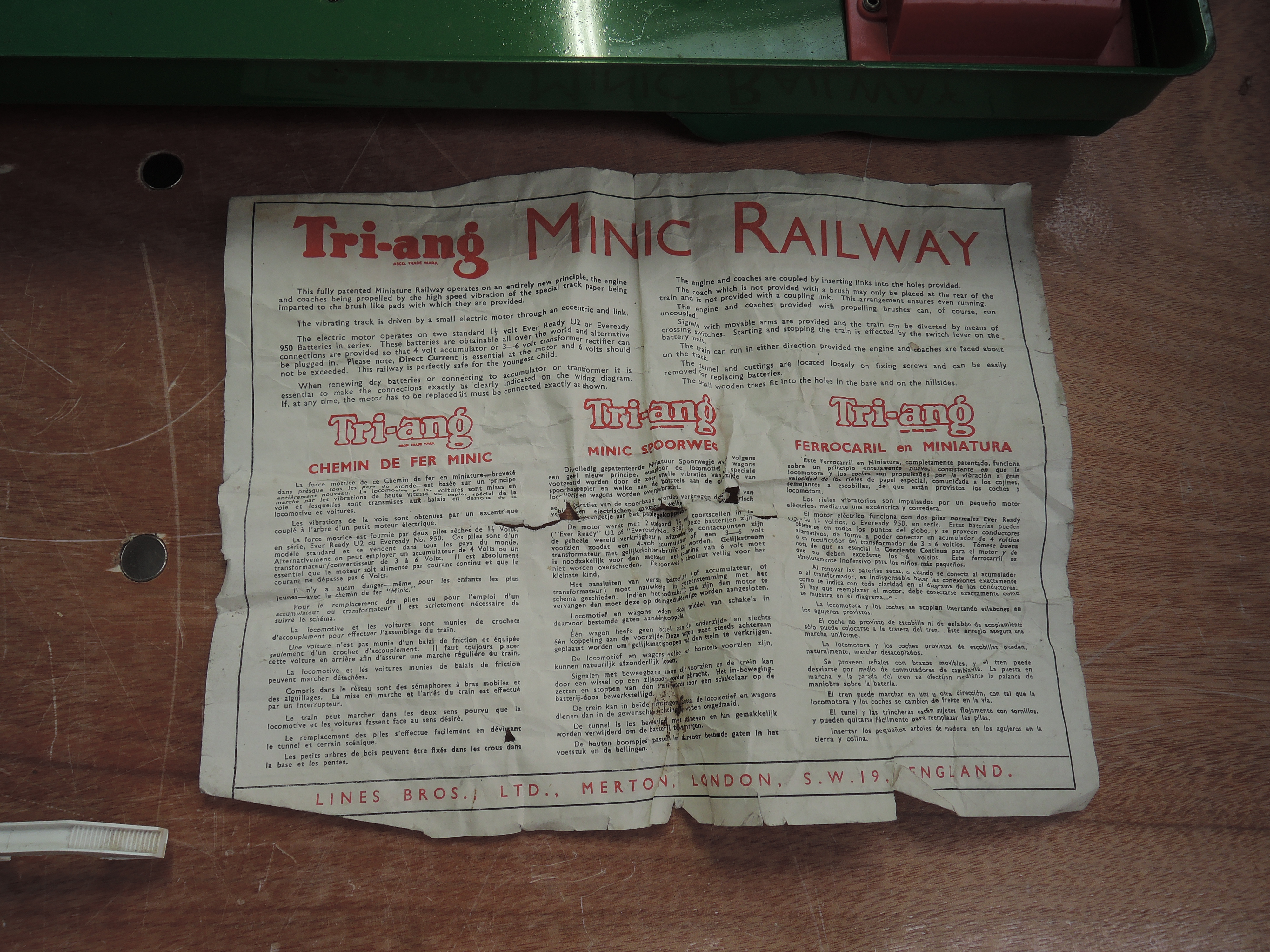 A Triang Minic electric & tinplate The Smallest Electric Toy Railway In The World boxed part set - Image 5 of 6