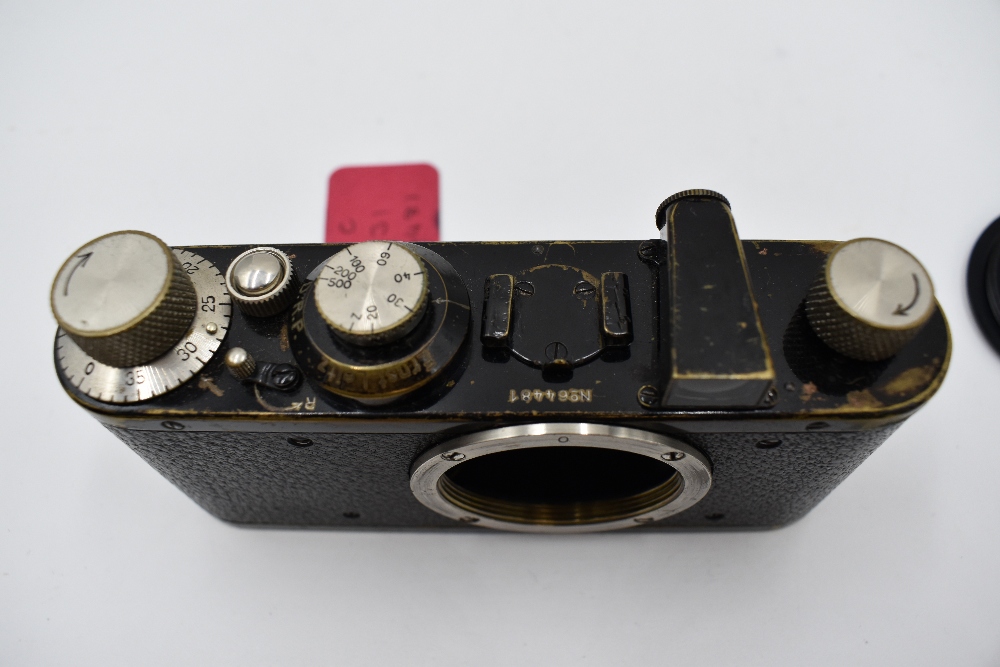 A Leica 1C camera body in leather case Circa 1931. Serial No 64481 - Image 2 of 4