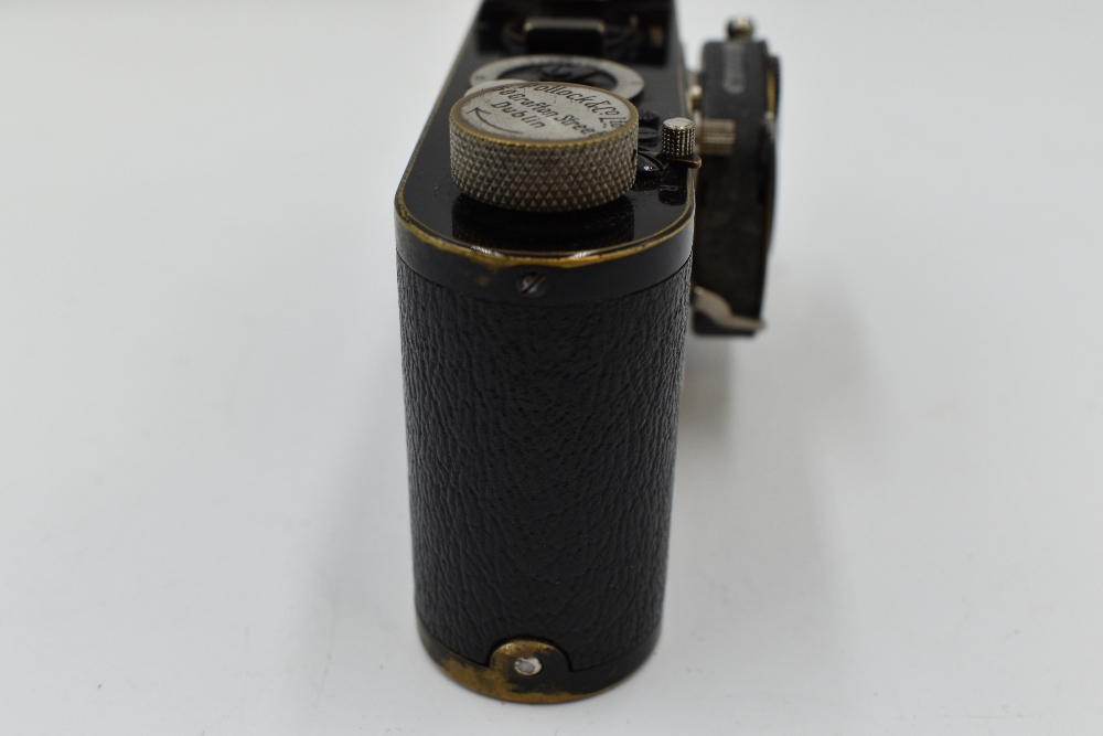 An extraordinarily rare Leica 1B Dial-Set Campur camera in leather case Circa 1927. Serial No 6001 - Image 7 of 7