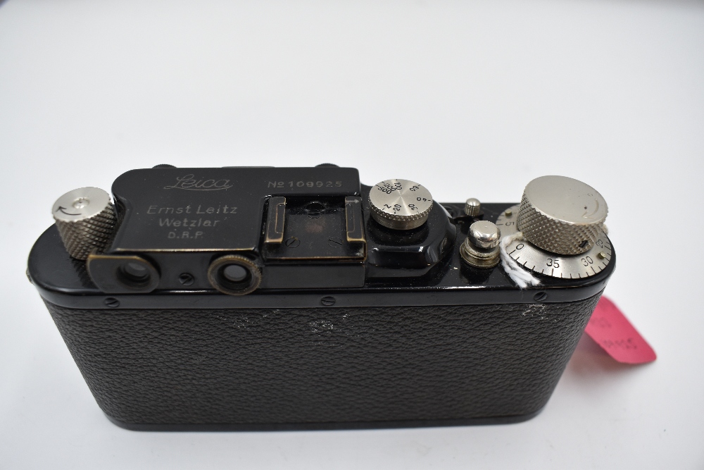 A Leica 1F camera body in leather case Circa 1933. Serial No 109925 - Image 2 of 4