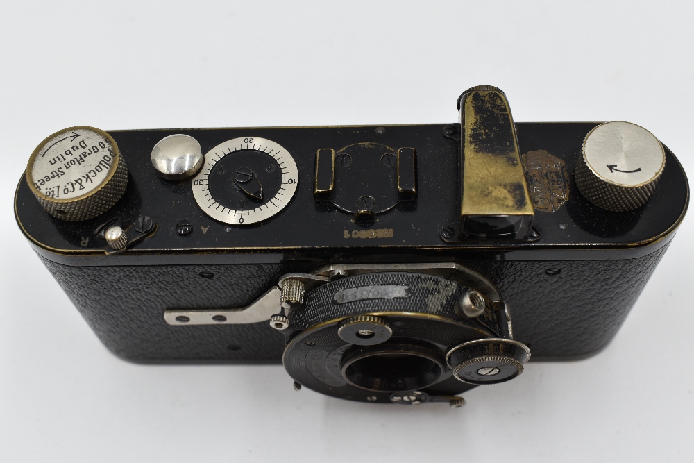 An extraordinarily rare Leica 1B Dial-Set Campur camera in leather case Circa 1927. Serial No 6001 - Image 3 of 7