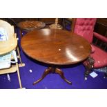 A 19th Century mahogany circular pedestal table, diameter approx. 92cm, some splitting to top