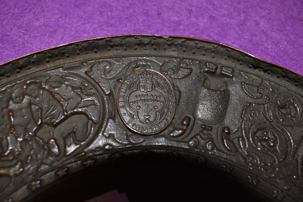 An antique bronze footed tazza or plaque decorated with cherubs and signs of the zodiac bearing - Image 2 of 2