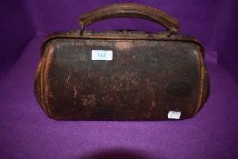 A small gladstone bag having clasp top.