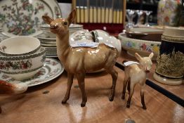 Two Beswick studies, Doe 999A and Fawn 1000B